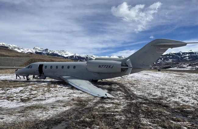 ABD Colorado’da Cessna 750 inişte pistten çıktı