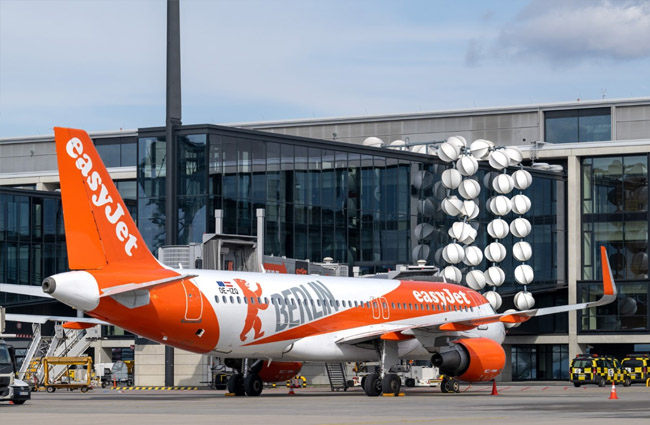 Yolcular Berlin’de bagaj süprizi yaşadı