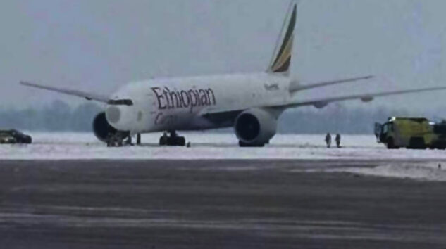 Etiyopya Havayolları’nın B777F’i takside pistten çıktı