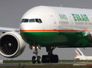 Kaptan pilot yardımcı pilotu yumrukladı