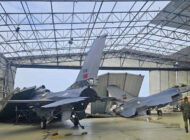 F-16 uçaklarının üstüne hangar çöktü