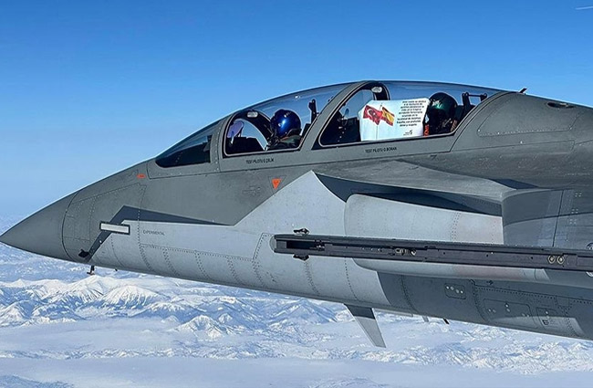 HÜRJET İspanya için saygı uçuşu yaptı