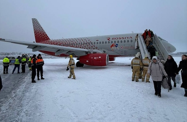 Rossiya Airlines’a ait SSJ100 inişti pistten çıktı