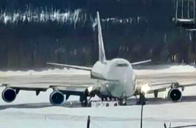 Rusya’da B747-400 kalkışta pistten çıktı