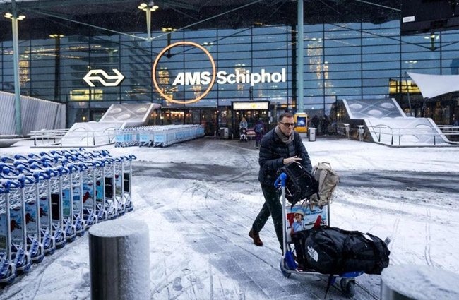 Schiphol Havalimanı’nda yolculara uyarı yapıldı