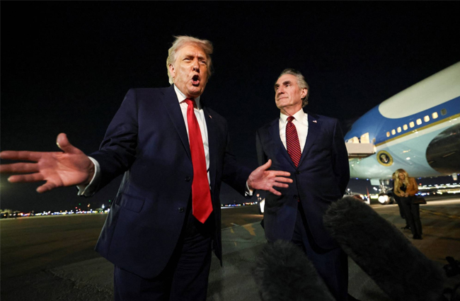 Trump’ın uçağı arızalandı geri döndü