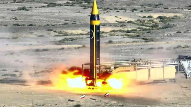 İran yeni füzesi Khorramshahr-4’ü kullandı