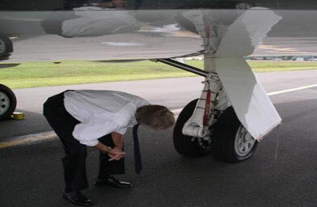 ABD’de Cessna Citation pistte geyiğe çarptı