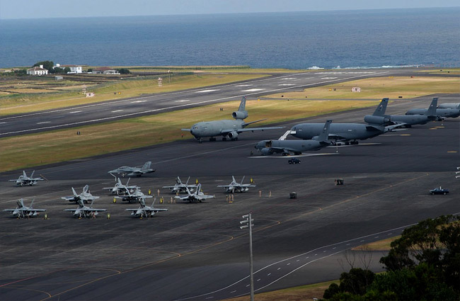 ABD Lajes Hava Üssü’ne çok sayıda uçak görüntülendi