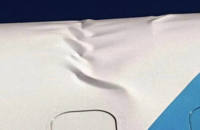 B767-300F tipi uçağın inişte gövdesinde hasar oluştu