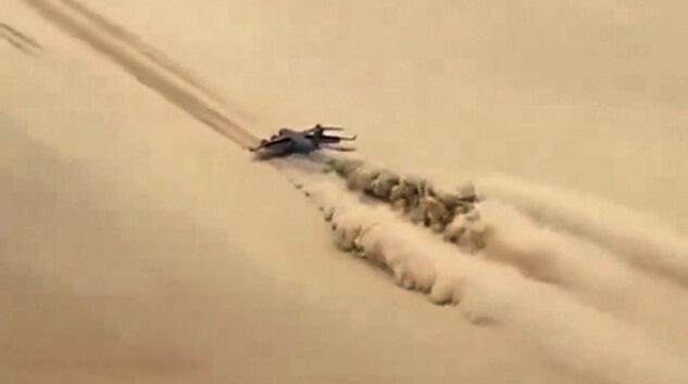 C-17 Globemaster III Himalayalar’da çöle indi