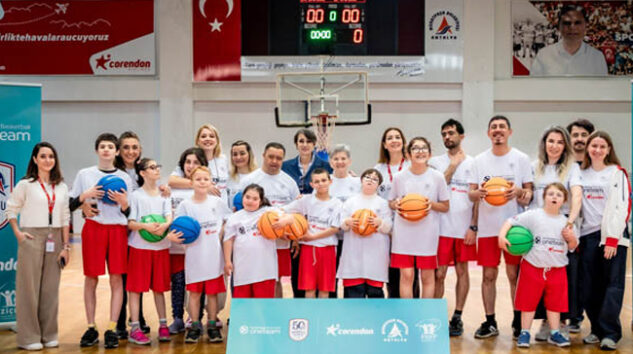 Corendon-Anadolu Efes One Team ile hayatlara dokunuyor