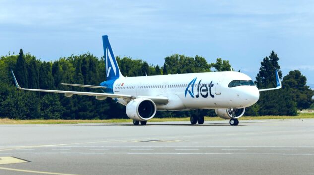 AJet bayram tatiline ek seferler planladı