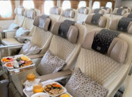 Emirates ilk A380 uçağını yeniliyor