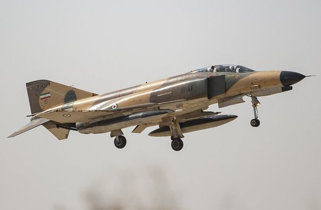 İran’da gece eğitiminde F-4 düştü