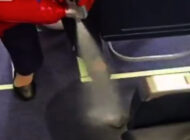 Ryanair uçağında yolcunun telefonu patladı