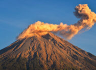 Semaru Yanardağı üst üste 5 kez patladı