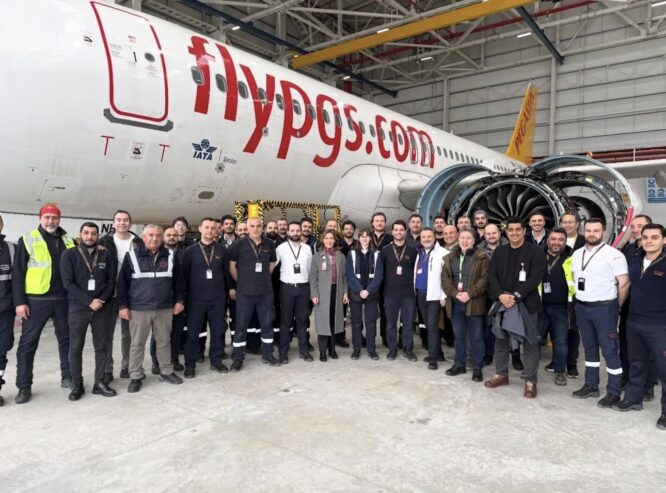 Pegasus CEO’su Öztürk personel ile bayramlaştı