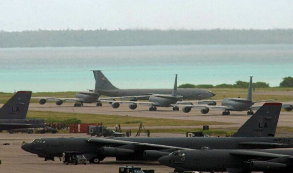 İran ABD-İngiltere üssüne iki füze fırlattı