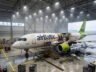 airBaltic uçağında bakım yapılırken yangın çıktı