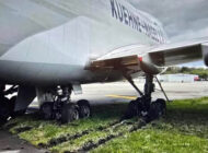 Atlas Air’in B747-8F uçağı Birmingham’da çim alana çıktı