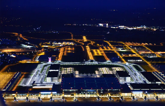 Berlin Berlin Havalimanı’nda ışıklı cisim uçuşları aksattı