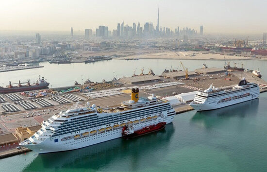 Uçak yolcuları gemiden çıkamadı