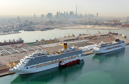 Uçak yolcuları gemiden çıkamadı