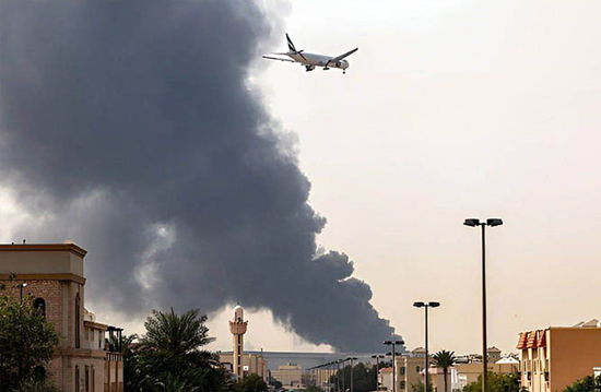 Dubai’den uçuşlar dumanlar arasında yapılıyor