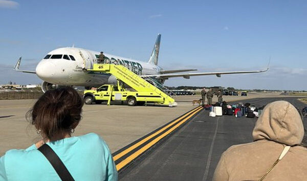 Sorunlu yolcu A320 uçağını acil indirdi