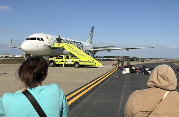 Sorunlu yolcu A320 uçağını acil indirdi