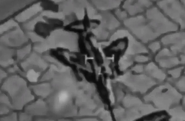 İsrail İran’ın F-4 ve F-5 uçaklarını yerde vurdu