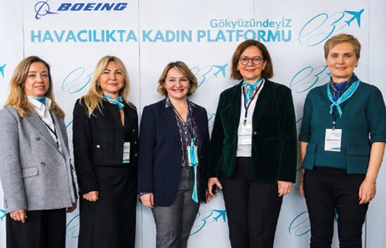 Havacılığın lider kadınları gençlerle iz bırakmak için buluştu