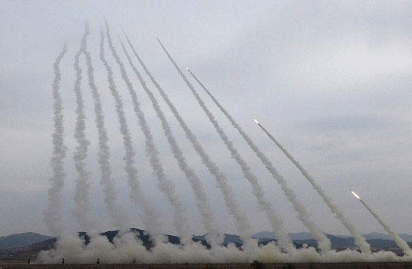 Kuzey Kore nükleer kapasiteli füzeleri test etti