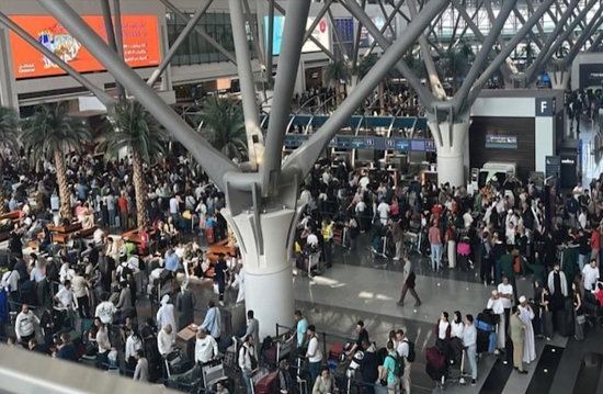 Maskat Havalimanı’nda yolculara saat uyarısı yapıldı