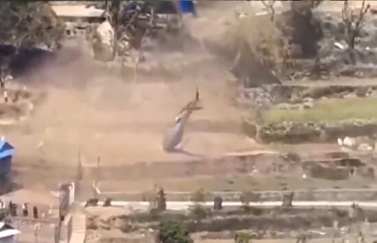 Nepal’de Eurocopter AS350FX II inişte kaz yaptı