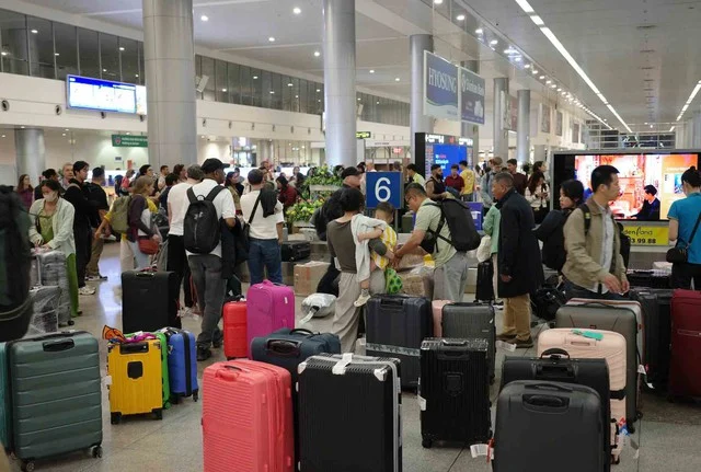 300 bin kişi bölgede mahsur kaldı