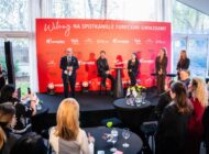 Corendon Özge Yağız ve Yusuf Çim’i Varşova’da hayranlarıyla buluşturdu