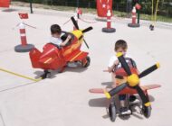 Havacı çocuklar hem yarışıyor hem uçuyor