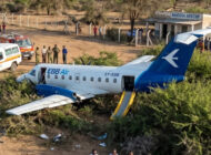 Embraer EMB-120RT tipi uçak inişte pistten çıktı