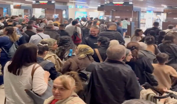 Ercan’daki yoğunluk yolcuları çileden çıkardı