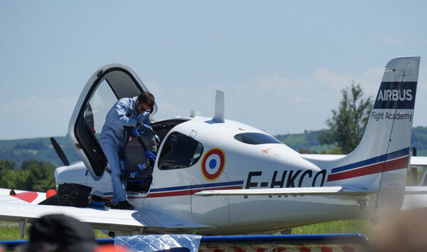 Fransa’da eğitim uçağı düştü