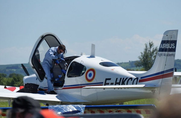 Fransa’da eğitim uçağı düştü