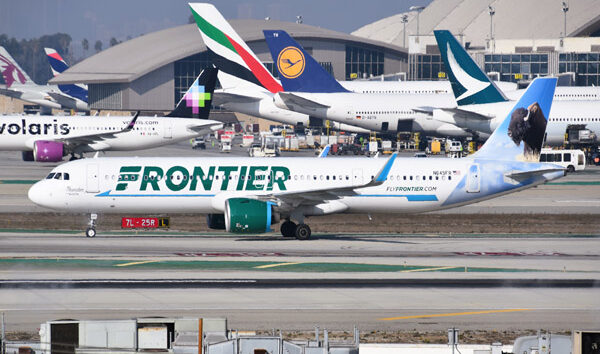 LAX Havalimanı’nda ani fren kazayı önledi