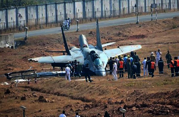 Hindistan’da Su-30MKI inişte kaza yaptı