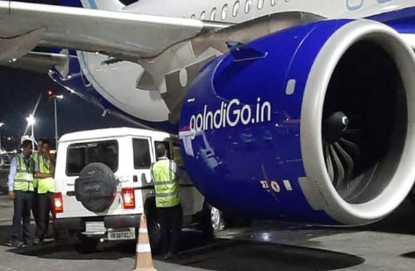 IndiGo uçağına hizmet aracı çarptı