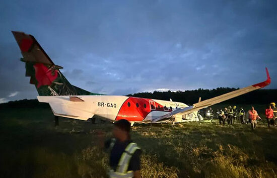 Beechcraft 1900D inişte Kapipara sürüsüne çarptı