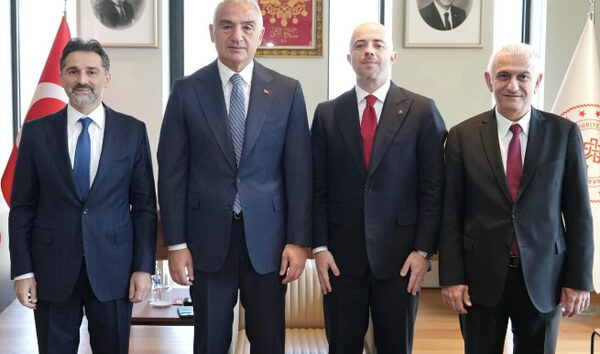 Bakan Ersoy, THY’nin yeni yönetimini ziyaret etti