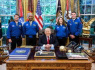 Trump Artemis II ekibini ağırladı