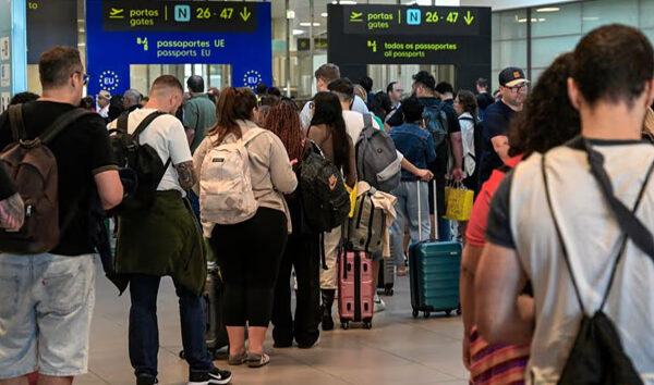 Atina İngiliz vatandaşlarına EES sistemini kaldırdı